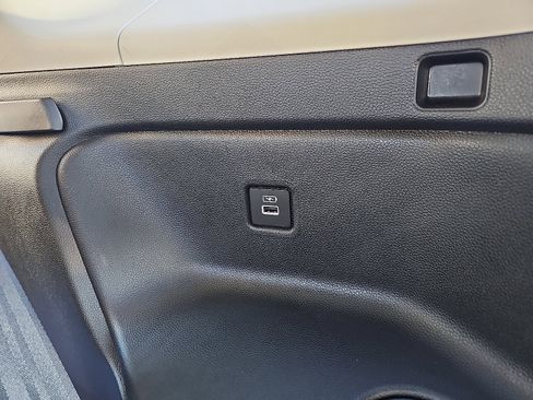 Used 2023 Honda Pilot Touring image 11