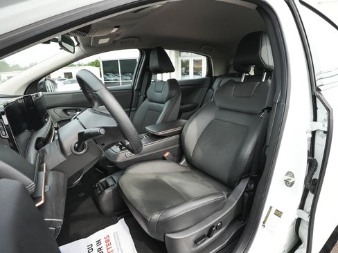 Used 2024 Nissan Ariya AWD image 32