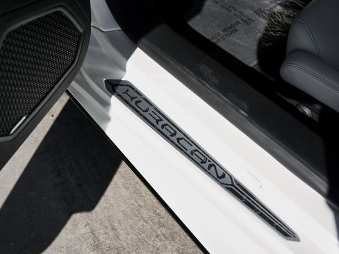 Used 2022 Lamborghini Huracan EVO image 34