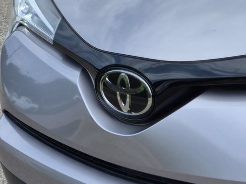 Used 2019 Toyota C-HR XLE FWD image 12
