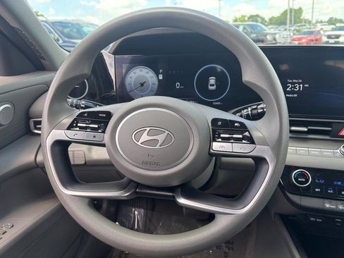 Used 2024 Hyundai Elantra SEL FWD image 12