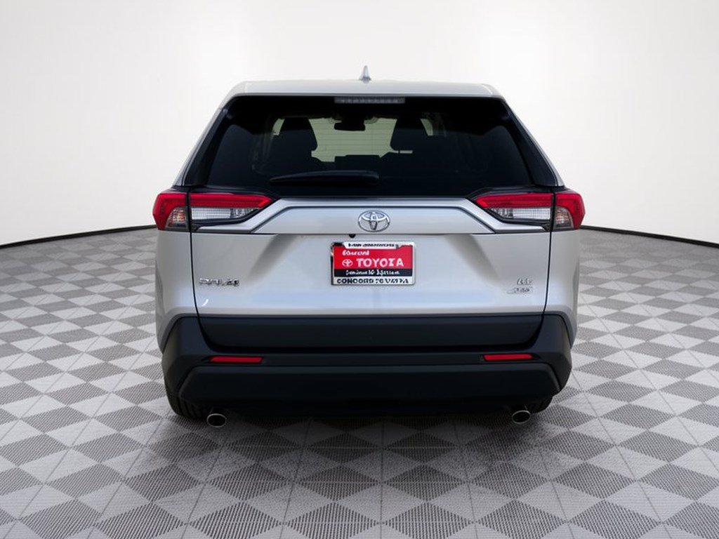 Used 2025 Toyota RAV4 LE AWD/4WD image 11