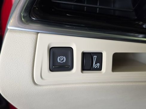 Certified 2023 Cadillac XT6 Premium Luxury w/ LPO, Floor Liner Package AWD/4WD image 28