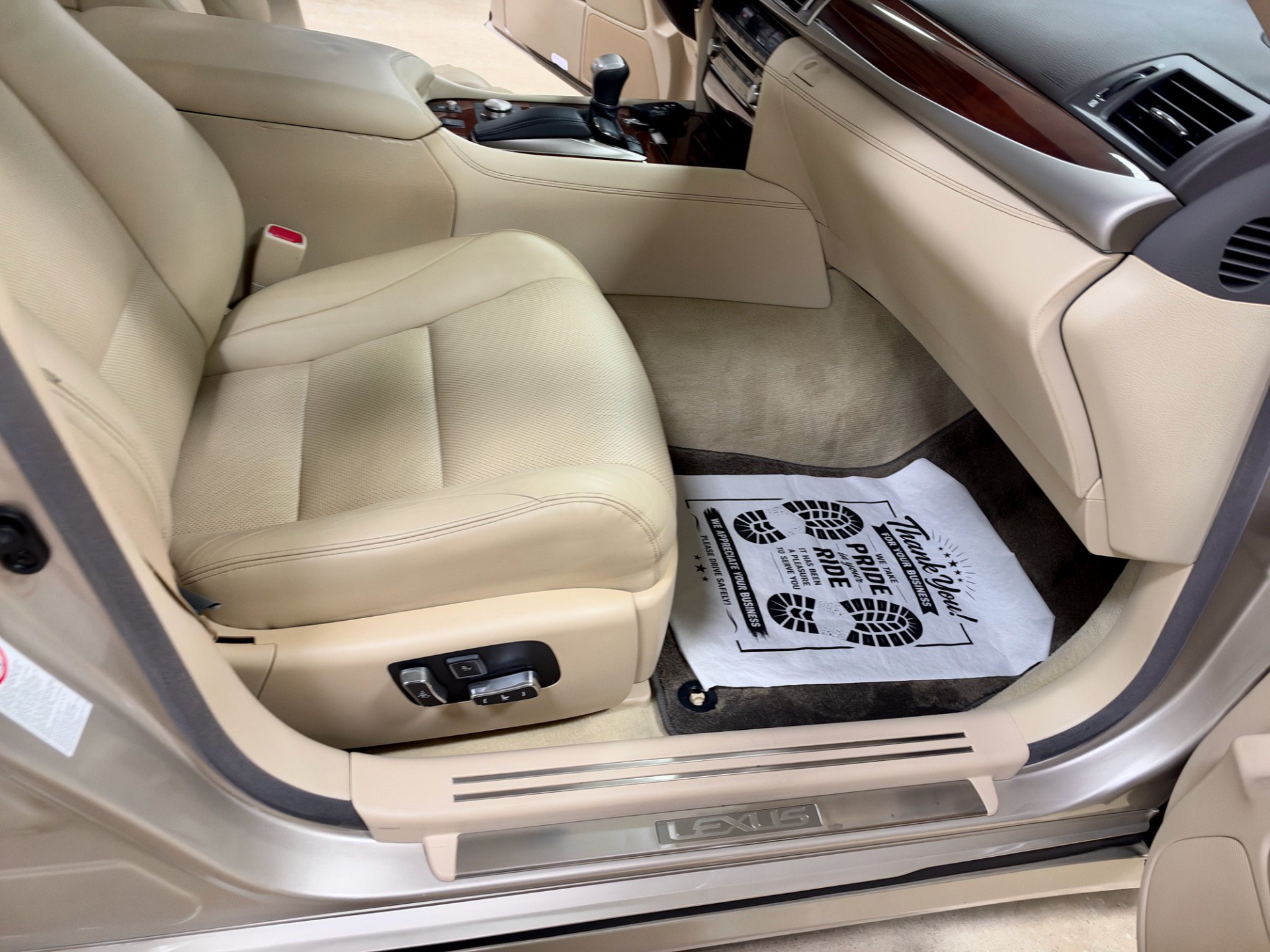 Used 2014 Lexus LS 460 w/ Comfort Package RWD image 26