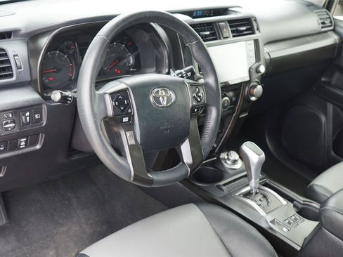 Used 2020 Toyota 4Runner SR5 Premium AWD/4WD image 9