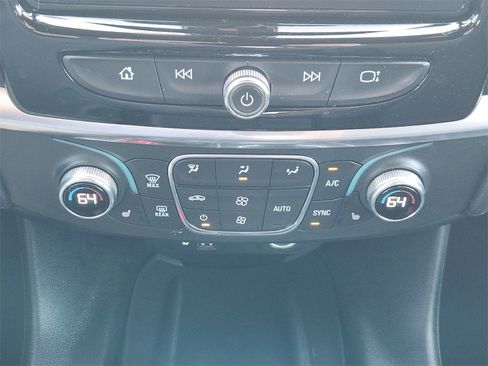 Used 2022 Chevrolet Traverse RS image 19