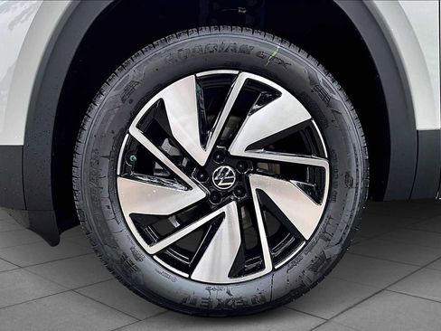 New 2026 Volkswagen Atlas SE image 11