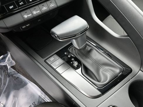 Certified 2025 Hyundai Elantra Sport image 28