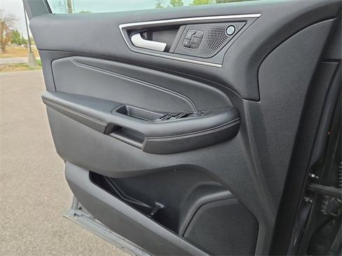Used 2021 Ford Edge Titanium image 21