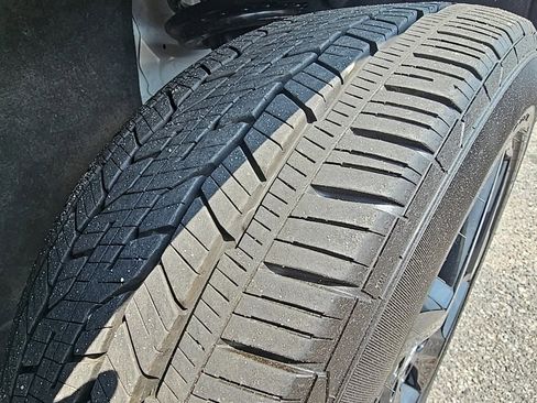 Used 2024 Chevrolet Traverse RS image 10