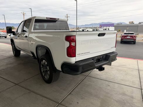 Used 2023 Chevrolet Silverado 2500 Custom w/ Custom Value Package image 5