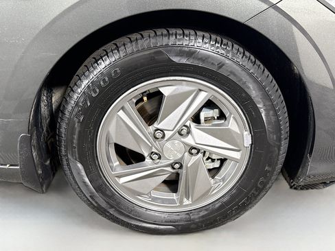 Used 2025 Hyundai Elantra SE FWD image 31