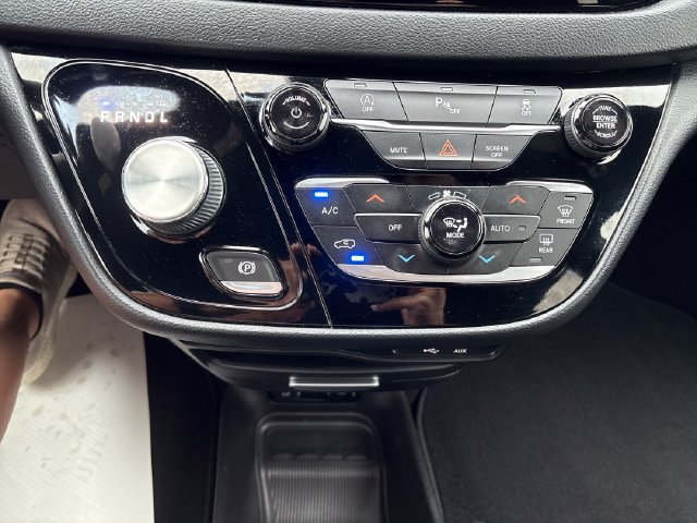 Used 2020 Chrysler Pacifica Touring w/ S Appearance Package FWD image 16