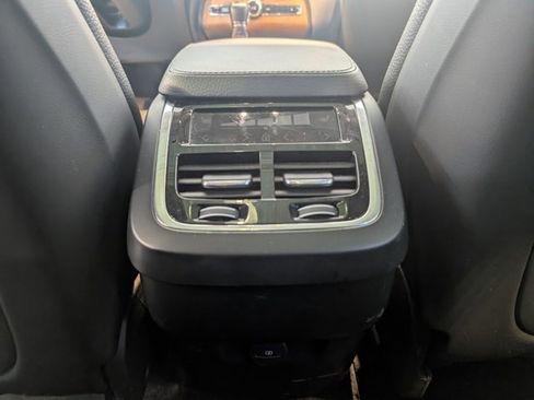 Used 2021 Volvo XC90 T6 Momentum w/ Climate Package image 26