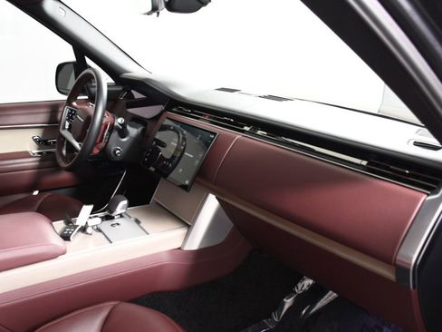 Used 2024 Land Rover Range Rover Autobiography image 18