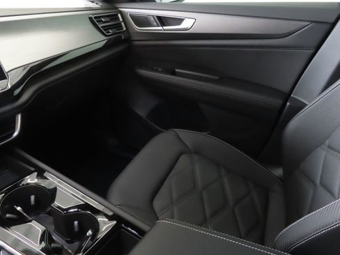 New 2025 Volkswagen Atlas Cross Sport SE image 19