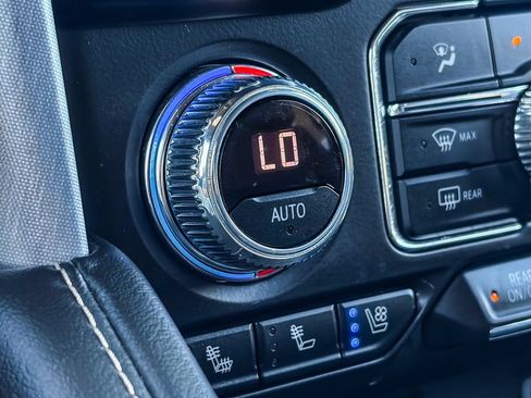 Used 2023 GMC Yukon SLT AWD/4WD image 33