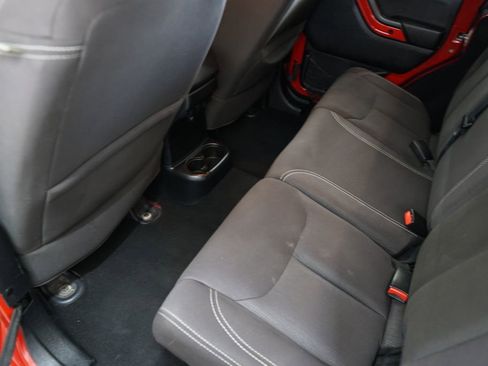 Used 2014 Jeep Wrangler Unlimited Sahara w/ Connectivity Group AWD/4WD image 32