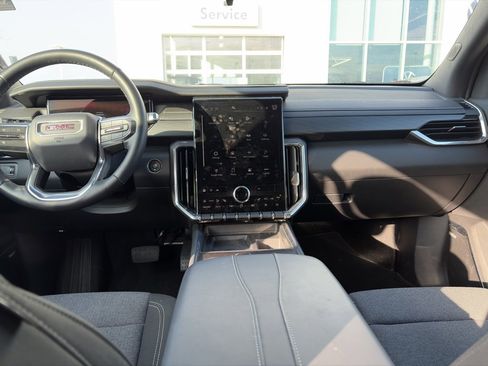 Used 2025 GMC Acadia Elevation image 12