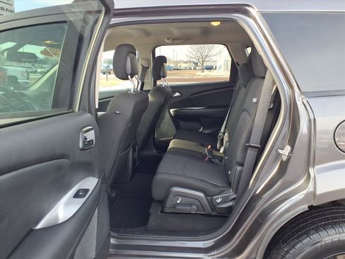 Used 2020 Dodge Journey SE w/ Blacktop Package image 7