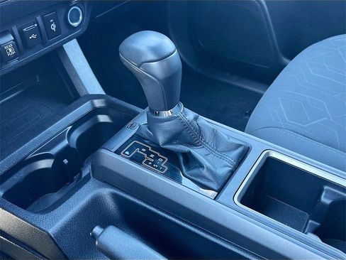 Used 2022 Toyota Tacoma TRD Off-Road image 16