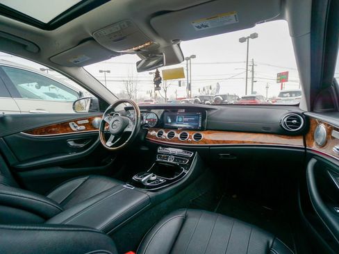 Used 2017 Mercedes-Benz E 300 4MATIC image 26