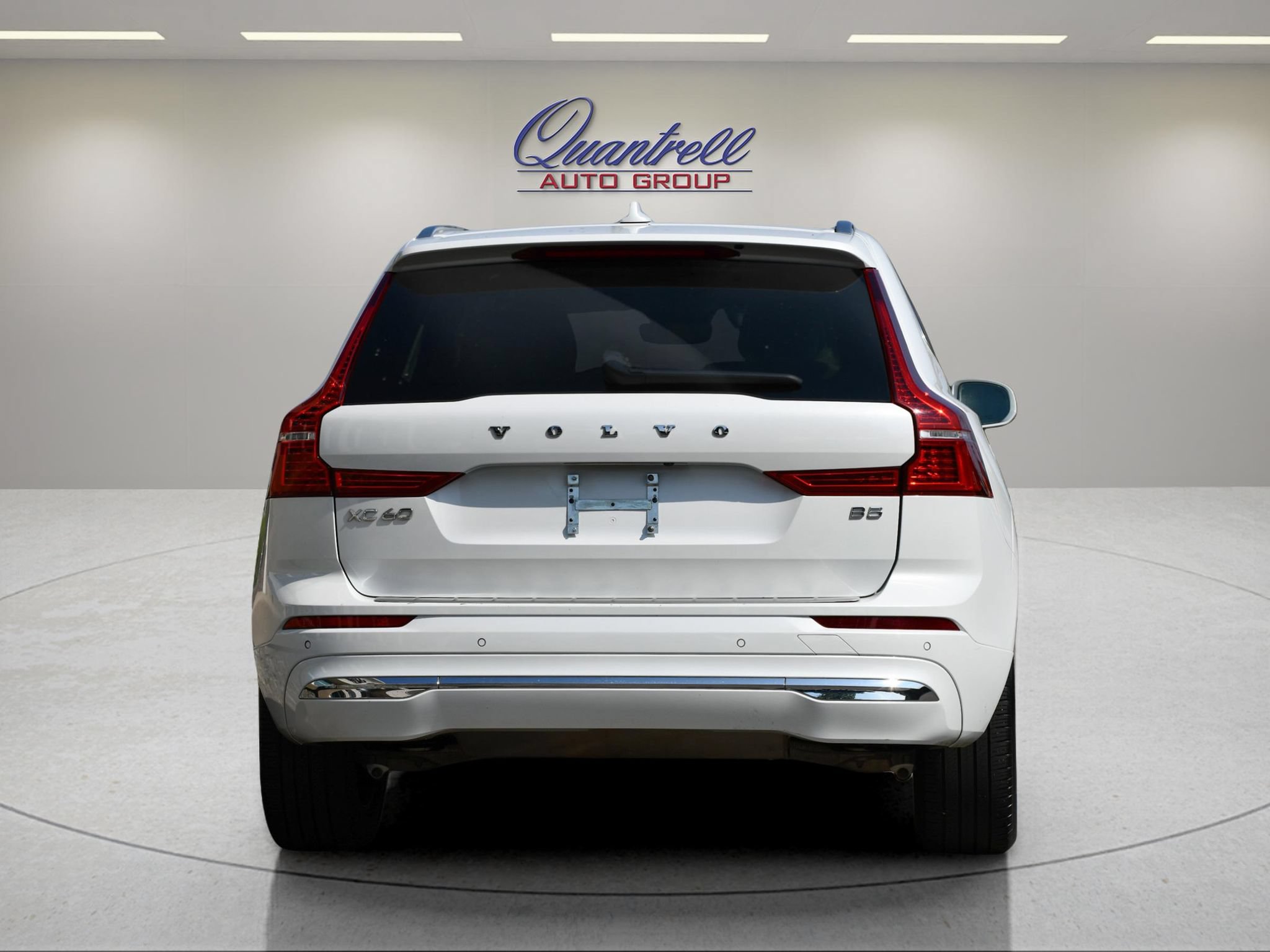 Used 2022 Volvo XC60 B5 Inscription w/ Protection Package FWD image 5