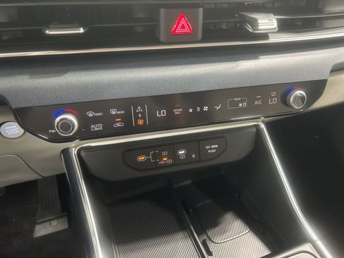 New 2026 Kia Carnival EX image 21