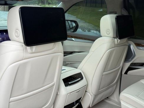 Certified 2025 Cadillac Escalade ESV Sport Platinum w/ LPO, ONYX Package AWD/4WD image 29