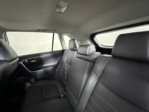 Used 2020 Toyota RAV4 XLE Premium image 15