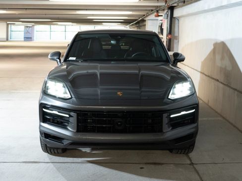 Certified 2024 Porsche Cayenne Coupe AWD/4WD image 6