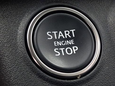 Used 2025 Land Rover Defender 110 S image 24