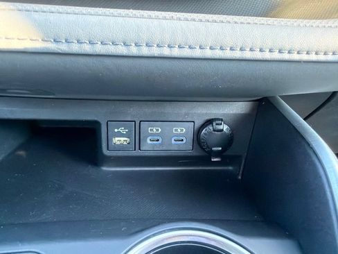 Used 2022 Toyota Highlander XLE AWD/4WD image 34