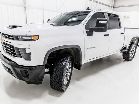 Used 2024 Chevrolet Silverado 2500 Custom w/ Custom Value Package AWD/4WD image 2