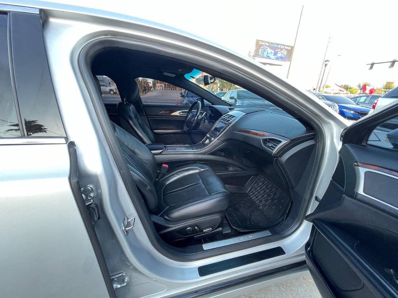 Used 2017 Lincoln MKZ Reserve FWD image 11