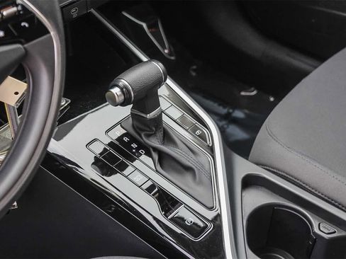 Used 2024 Kia Niro LX image 27