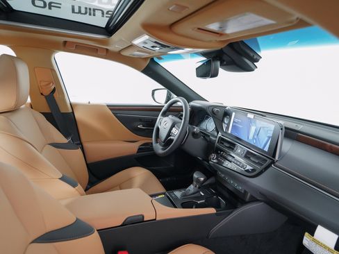 New 2025 Lexus ES 350 w/ Premium Package image 18