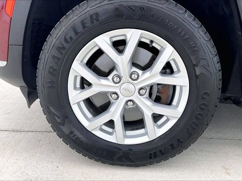 Used 2023 Jeep Grand Cherokee L Limited AWD/4WD image 9