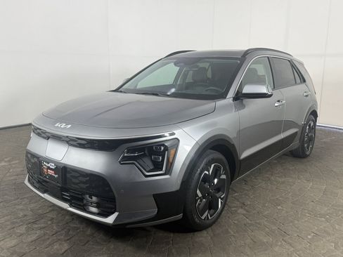 Used 2023 Kia Niro Wave w/ Wave Preserve Package FWD image 3
