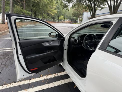 Used 2023 Kia Forte LXS FWD image 9