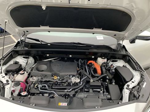 Used 2023 Toyota Venza LE image 16