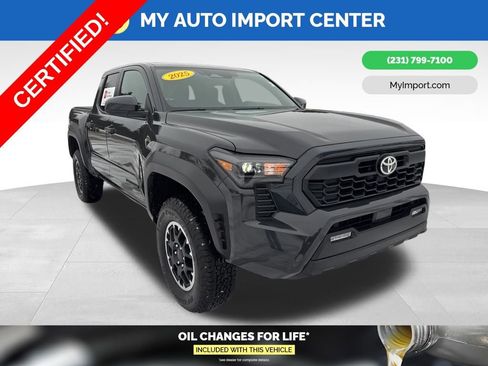 Used 2025 Toyota Tacoma TRD Off-Road image 1