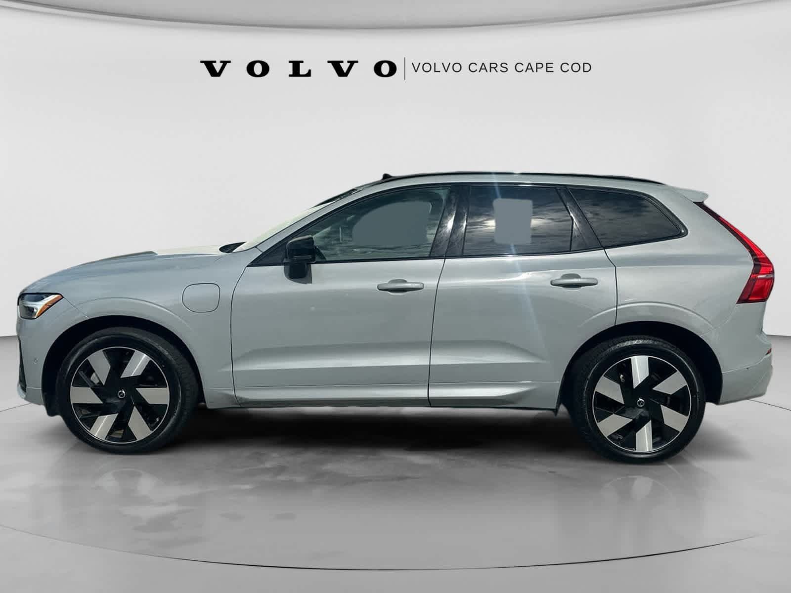 Used 2024 Volvo XC60 T8 Plus w/ Climate Package AWD/4WD image 5