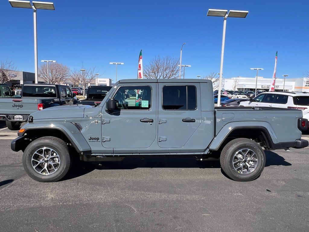 New 2026 Jeep Gladiator Sport AWD/4WD image 3