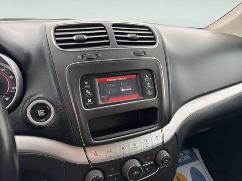 Used 2020 Dodge Journey SE w/ SE Popular Equipment Group image 26