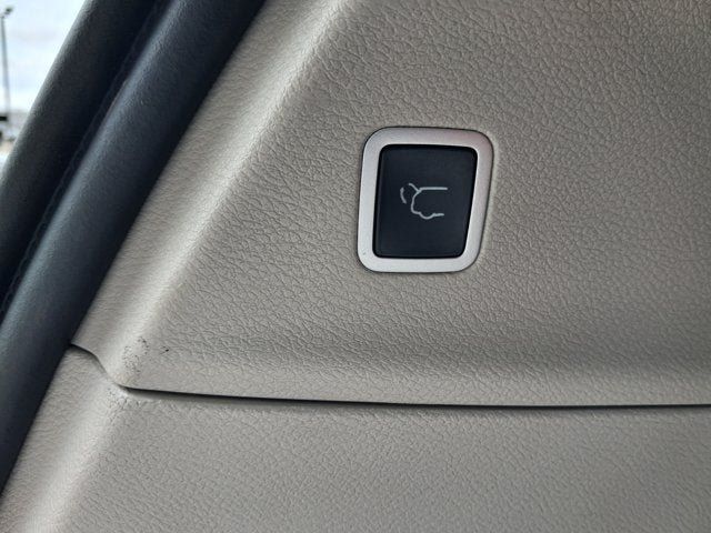 Used 2024 Chrysler Pacifica Touring-L FWD image 6