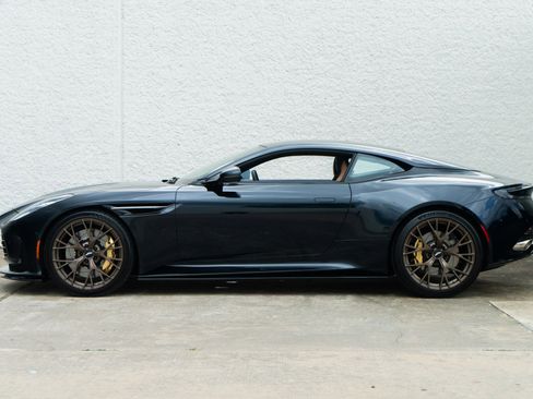 Used 2024 Aston Martin DB12 Coupe RWD image 8