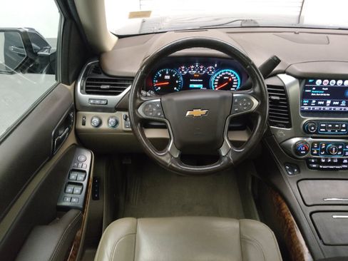 Used 2020 Chevrolet Suburban Premier AWD/4WD image 22