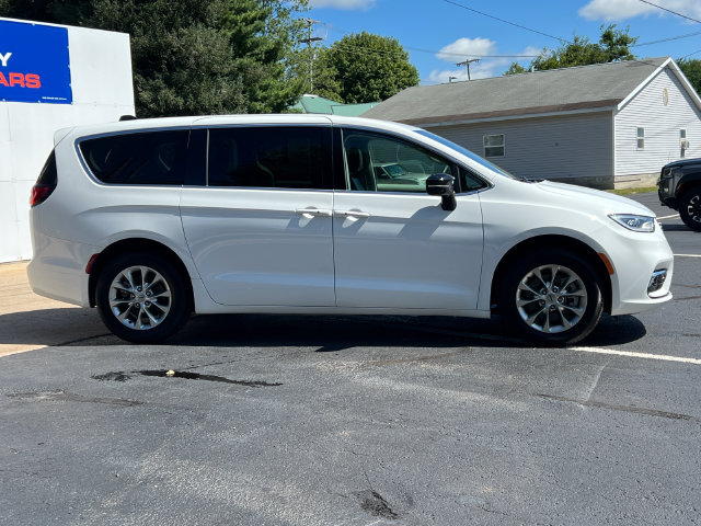 Used 2024 Chrysler Pacifica Touring-L AWD/4WD image 50