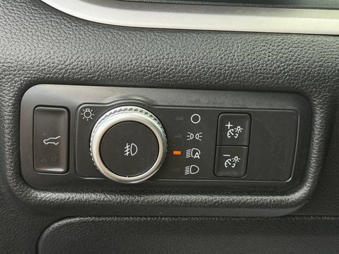 Used 2020 Ford Explorer XLT w/ Equipment Group 202A RWD image 23